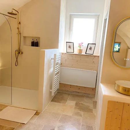 Vénus Suite&Spa - Suite avec spa privatif LʼArbresle